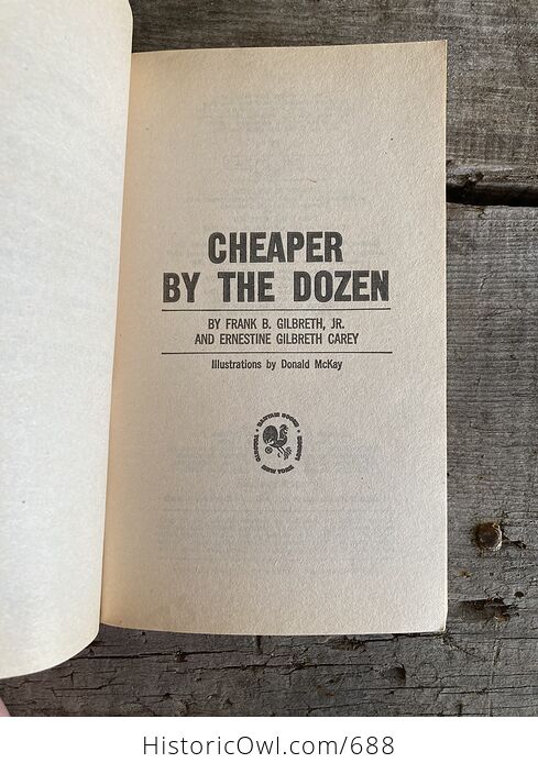 Cheaper by the Dozen Vintage Paperback Book by Frank Gilbreth and Ernestine Gilbreth Carey C1977 - #OmgEaksuyYY-8