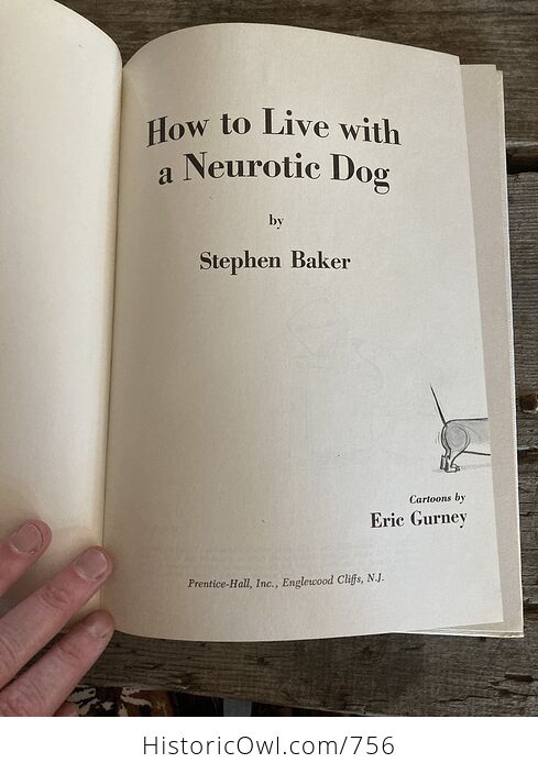 How to Live with a Neurotic Dog Vintage Illustrated Book by Stephen Baker C1960 - #O2hfXuKnzcE-4