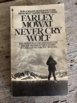 Never Cry Wolf Book by Farley Mowat C1984 #wlTB7IGVZ4M