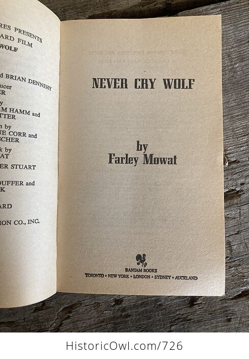 Never Cry Wolf Book by Farley Mowat C1984 - #wlTB7IGVZ4M-4