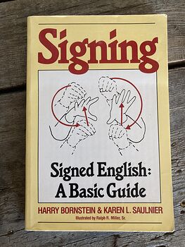 Signing Signed English a Basig Guide Book by Harry Bornstein and Karen Saulnier C1984 #OG4Aa4LNaEs