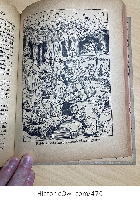 The Merry Adventures of Robin Hood of Great Renown in Nottinghamshire Vintage Book by Howard Pyle with Illustrations by Erwin Hess C1940 - #EbxOwbcLgm4-8