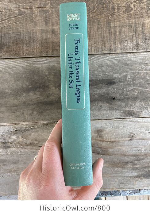 Vintage Illustrated Book Twenty Thousand Leagues Under the Sea by Jules Verne Childrens Classics C1956 - #FhNS47jhtfQ-1