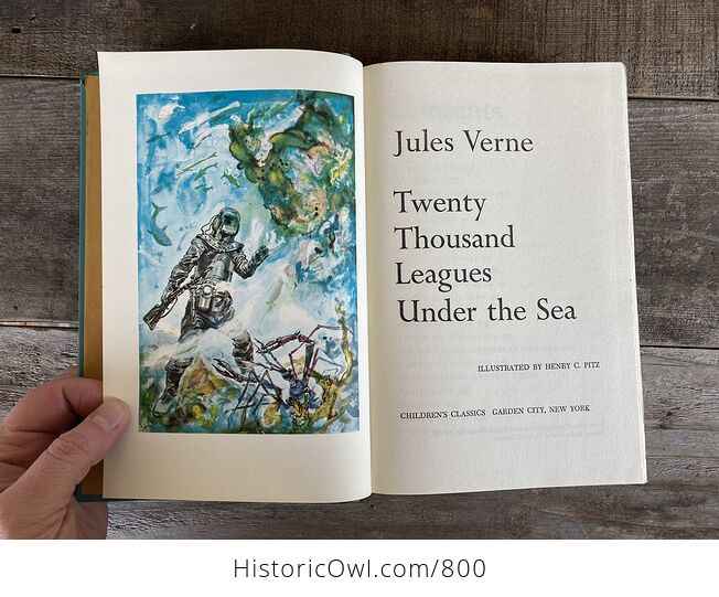 Vintage Illustrated Book Twenty Thousand Leagues Under the Sea by Jules Verne Childrens Classics C1956 - #FhNS47jhtfQ-4